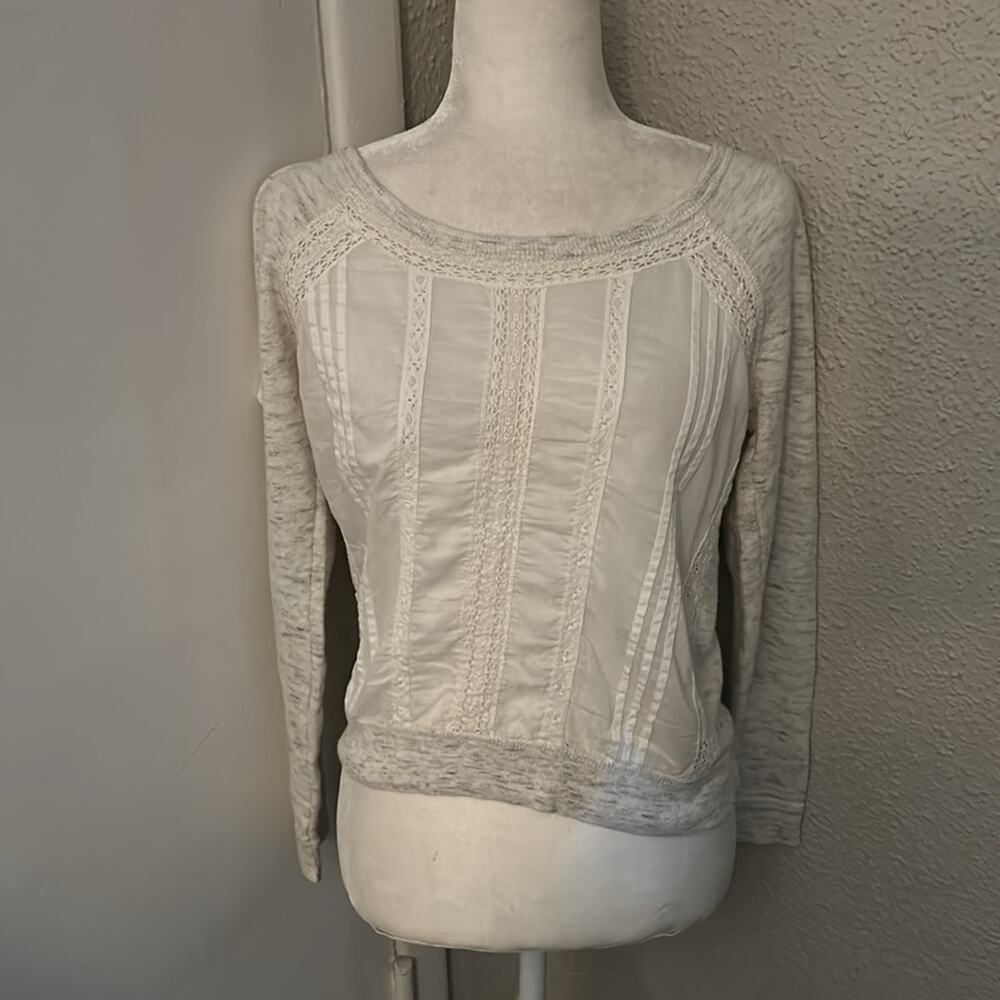 American Eagle Outfitters Lace Embroidered Top S Crewneck Comfy Cozy Classic